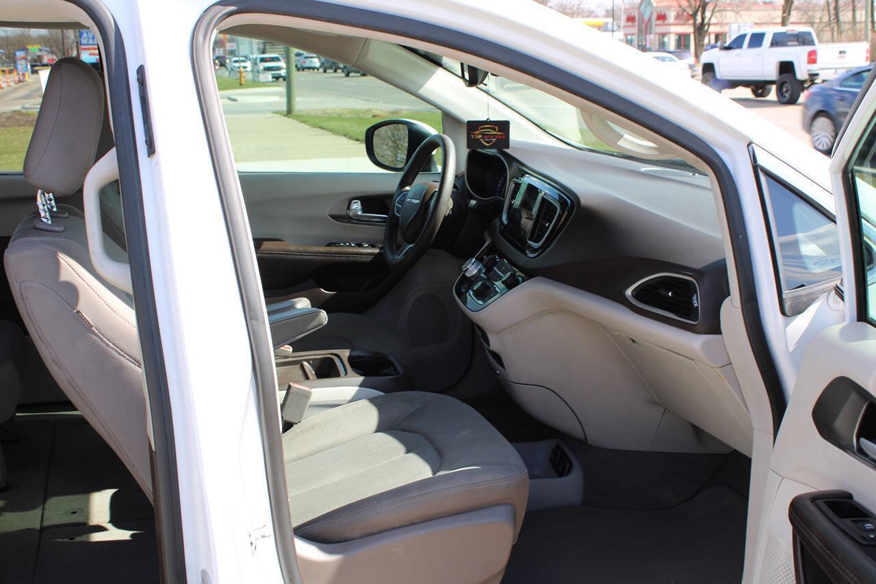 Used 2017 Chrysler Pacifica Touring Plus w/ Tire & Wheel Group image 51