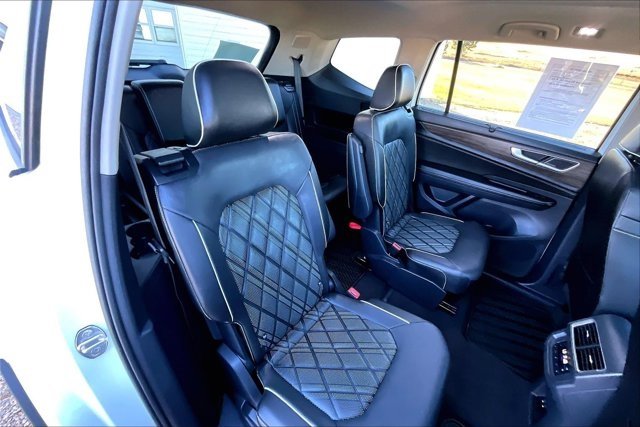 Used 2024 Volkswagen Atlas SEL Premium R-Line image 25