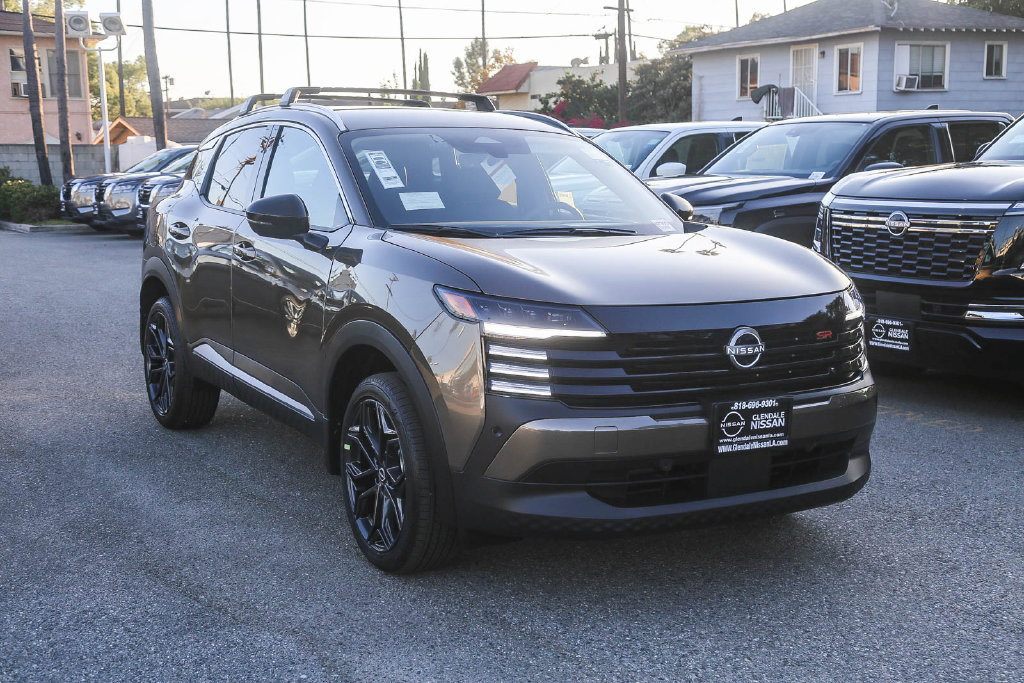 New 2026 Nissan Kicks SR w/ Illumination Package FWD image 3