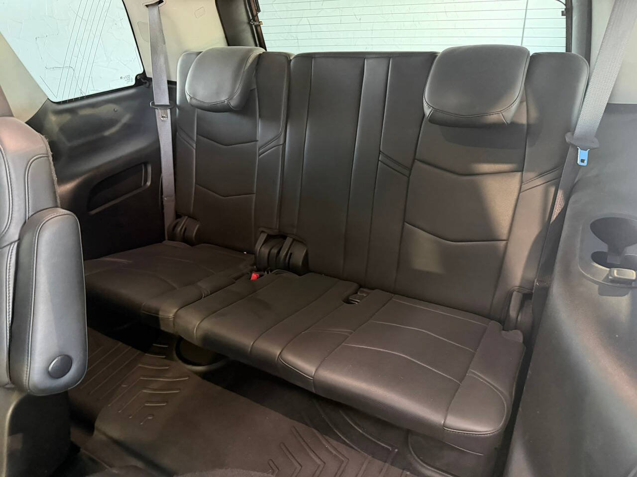 Used 2016 Cadillac Escalade Luxury AWD/4WD image 18