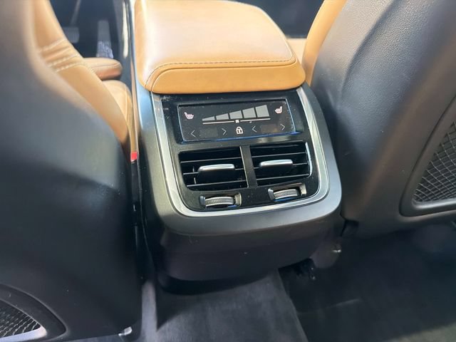 Used 2018 Volvo XC60 T6 Inscription w/ Luxury Seat Package AWD/4WD image 16