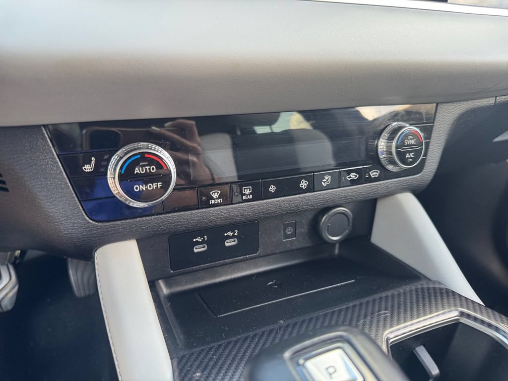 Used 2025 Mitsubishi Outlander AWD image 18