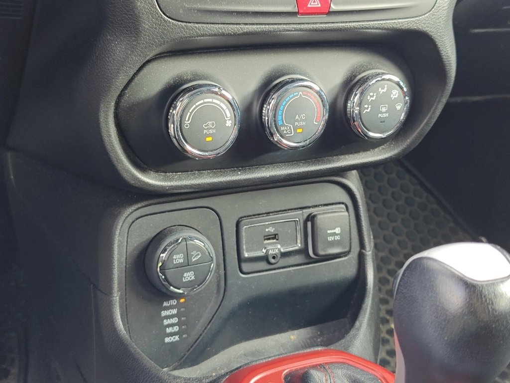 Used 2016 Jeep Renegade Trailhawk image 19