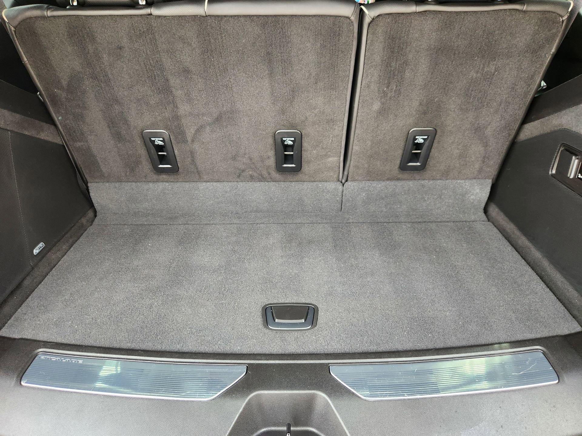 Used 2023 Cadillac Escalade Sport Platinum w/ LPO, ONYX Package image 34