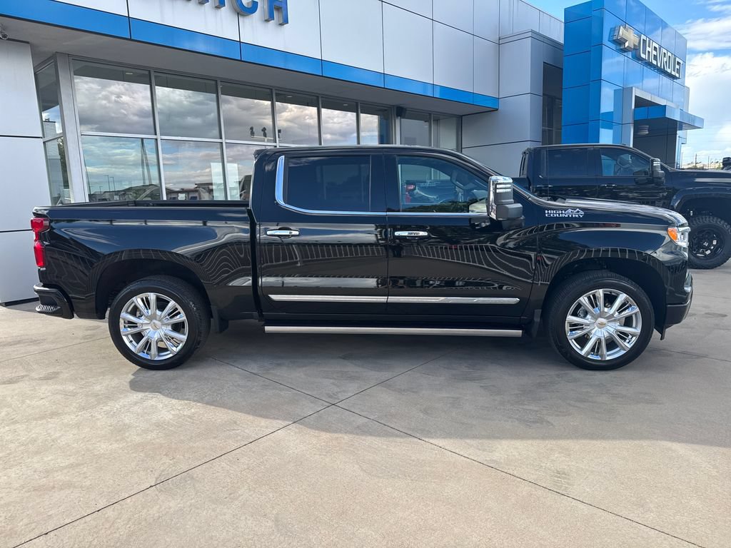 Used 2025 Chevrolet Silverado 1500 High Country w/ High Country Premium Package AWD/4WD image 6
