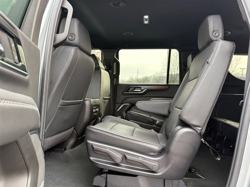 Used 2025 GMC Yukon Denali w/ Denali Reserve Package image 21