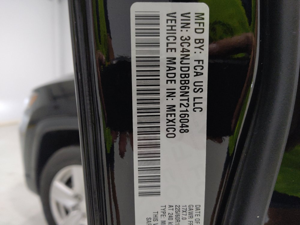 Used 2022 Jeep Compass Latitude w/ Sun and Sound Group AWD/4WD image 33