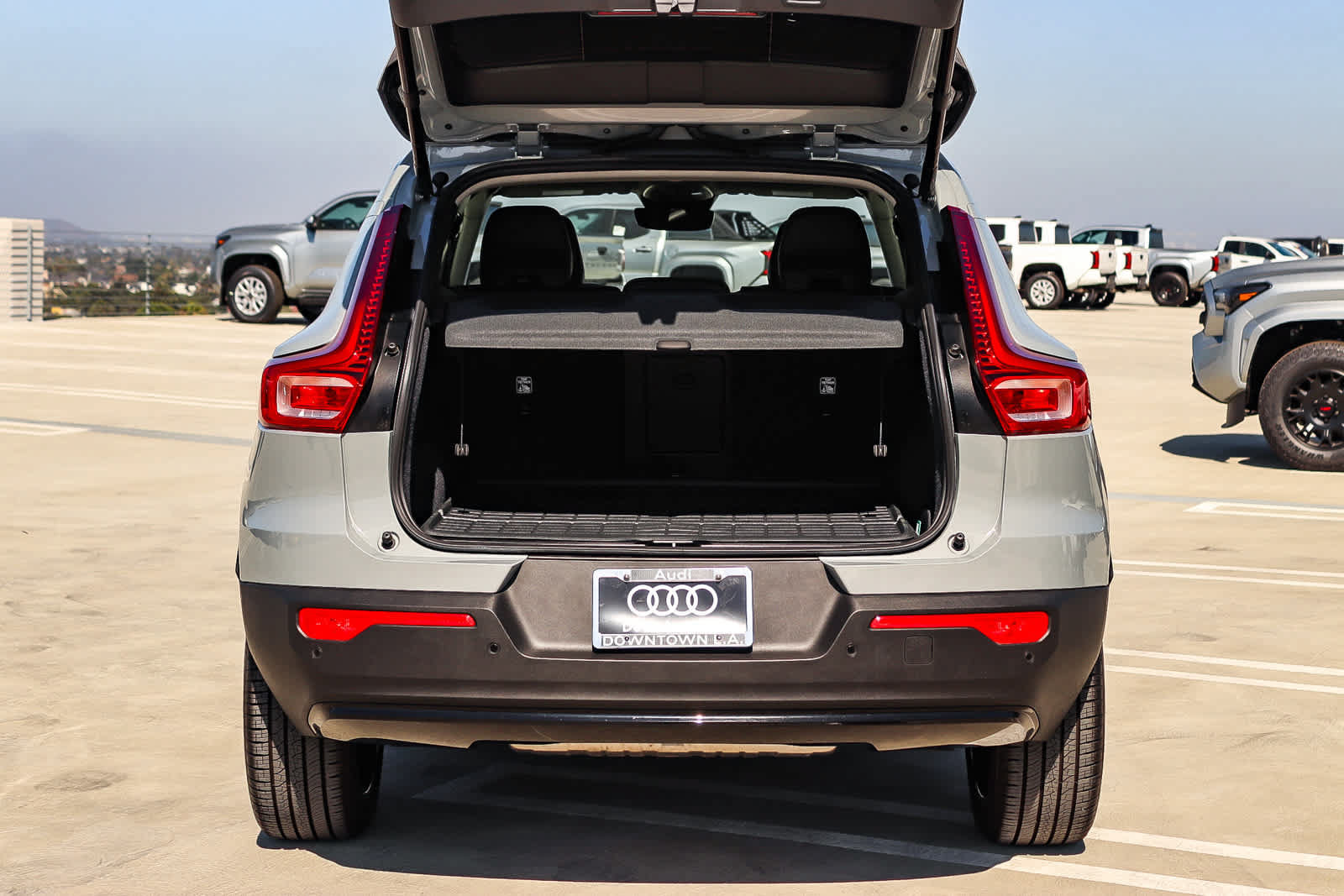 Used 2025 Volvo XC40 B5 Plus w/ Protection Package Premier AWD/4WD image 30
