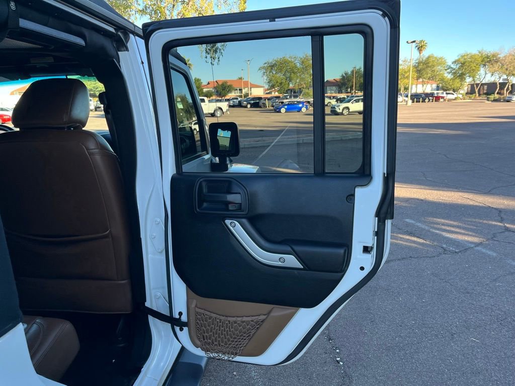 Used 2017 Jeep Wrangler Unlimited Sahara w/ Connectivity Group image 16