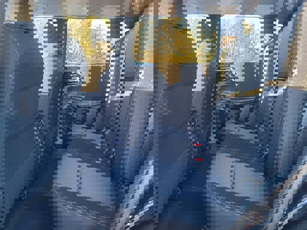 New 2024 Mitsubishi Outlander ES image 9