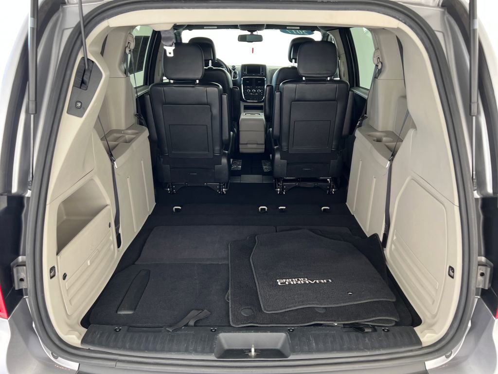 Used 2017 Dodge Grand Caravan SXT w/ Rear Park Assist Package FWD image 24