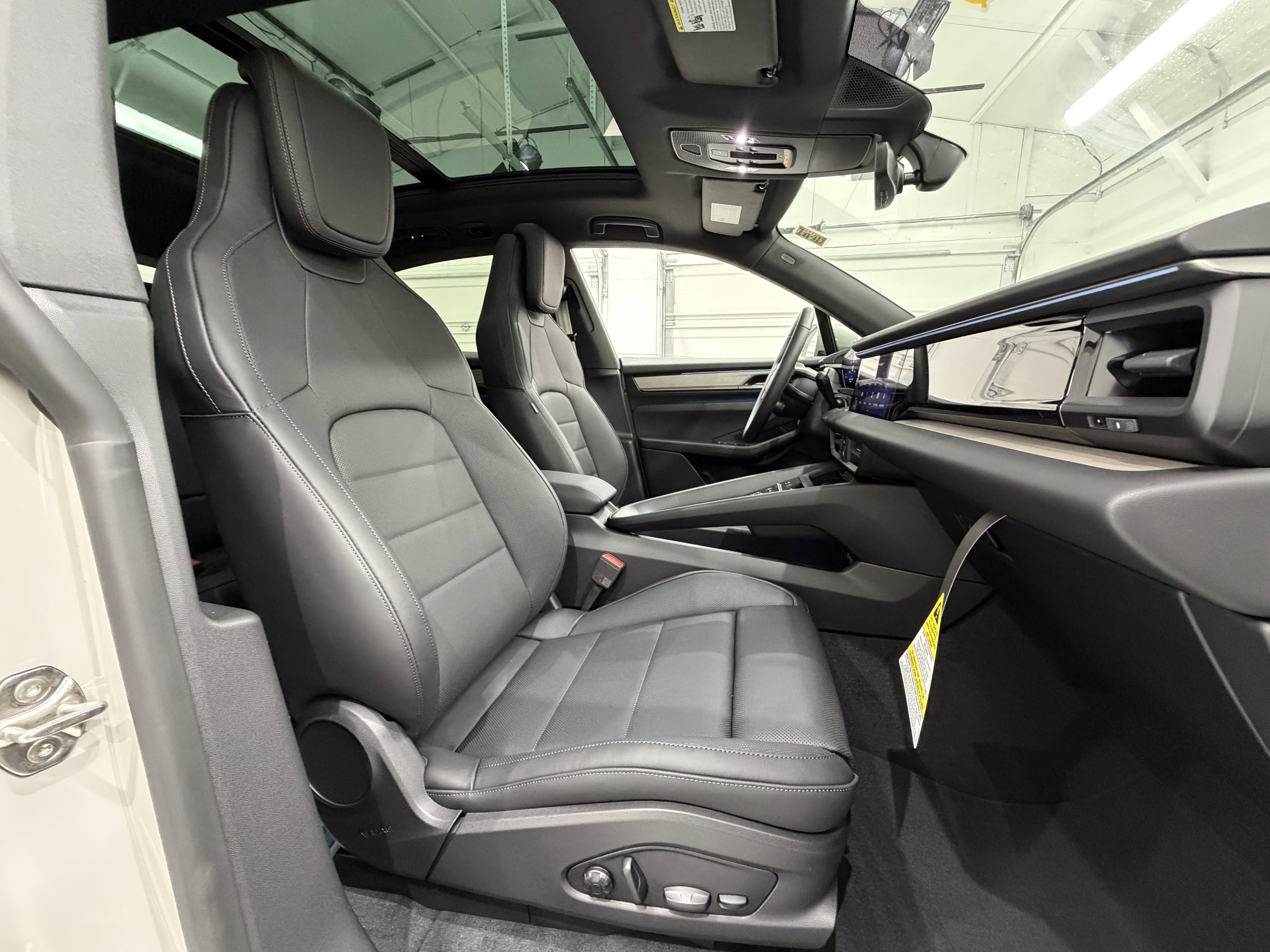 New 2026 Porsche Macan 4 Electric image 23