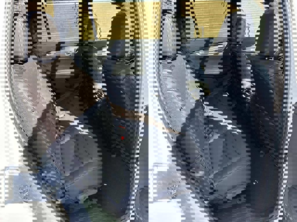 New 2025 Cadillac XT6 Luxury image 11