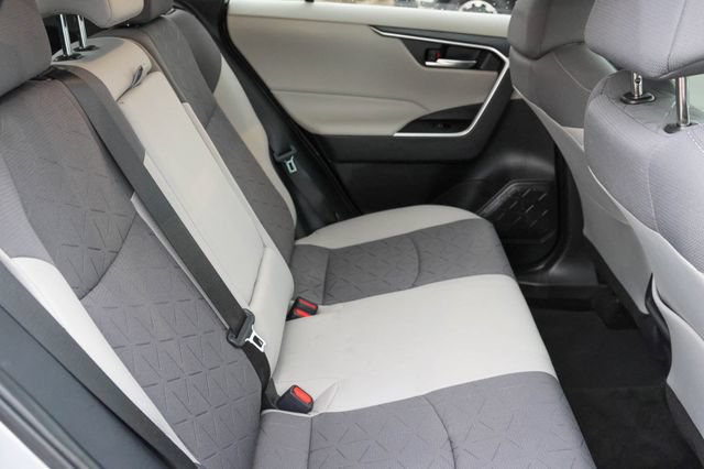 Used 2025 Toyota RAV4 XLE FWD image 35
