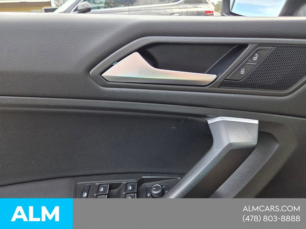 Used 2021 Volkswagen Tiguan SE image 25