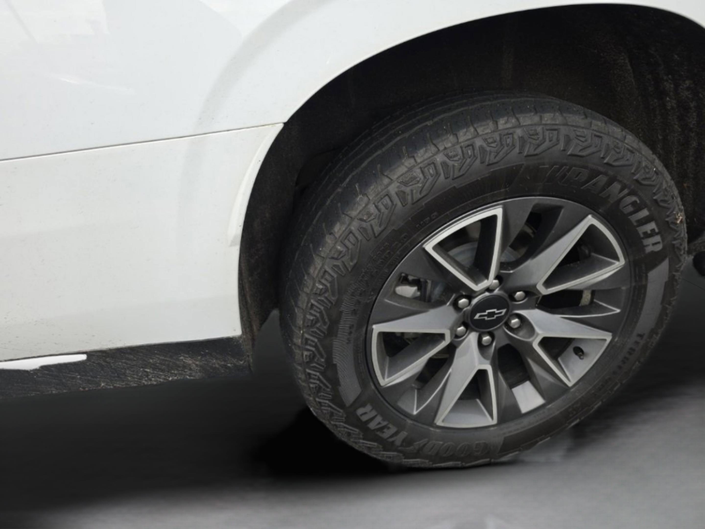 Used 2024 Chevrolet Suburban Z71 image 30