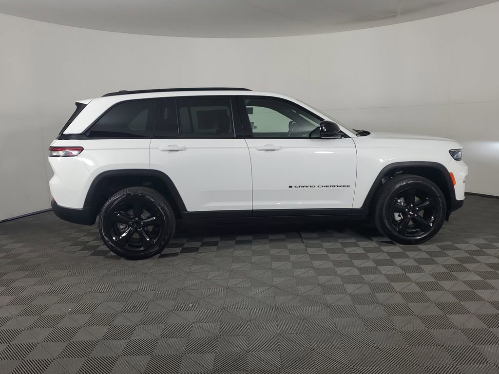 New 2025 Jeep Grand Cherokee Limited w/ Black Appearance Package image 3