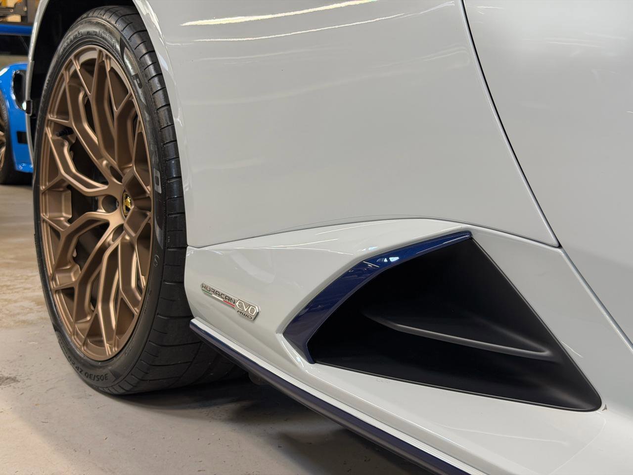 Used 2021 Lamborghini Huracan EVO image 13