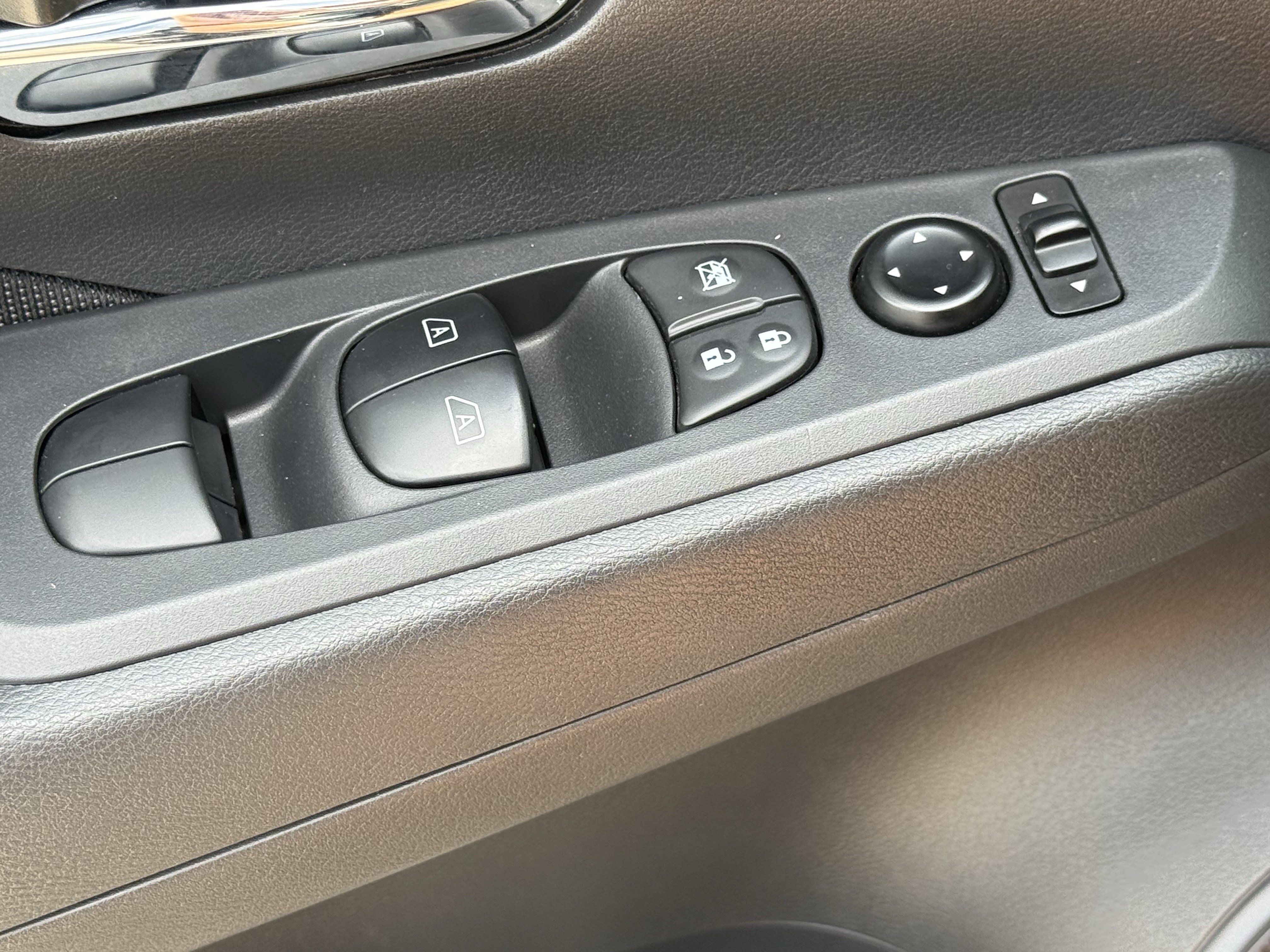 Used 2024 Nissan Kicks SV w/ Exterior Package FWD image 26