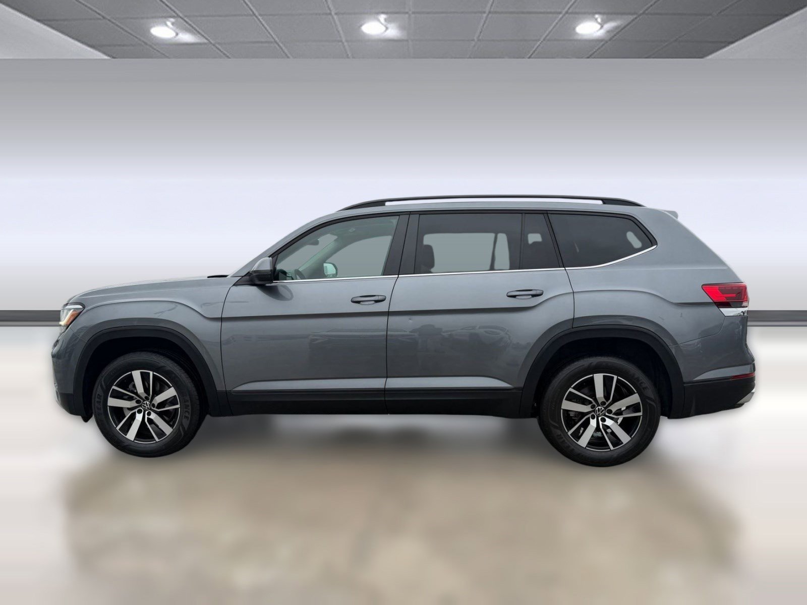Certified 2022 Volkswagen Atlas SE FWD image 2