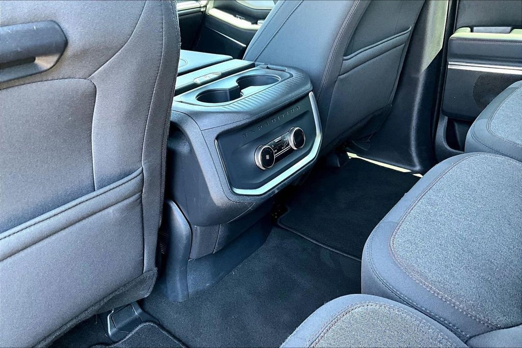 Used 2025 Ford Expedition Active image 11
