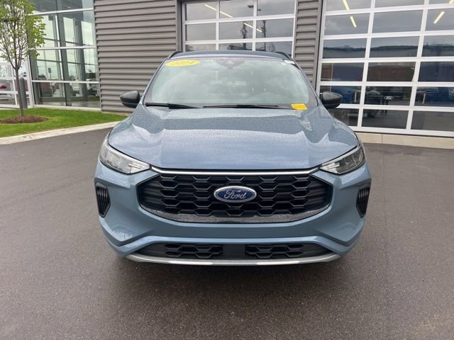 Used 2024 Ford Escape ST-Line w/ Tech Pack #1 AWD/4WD image 2