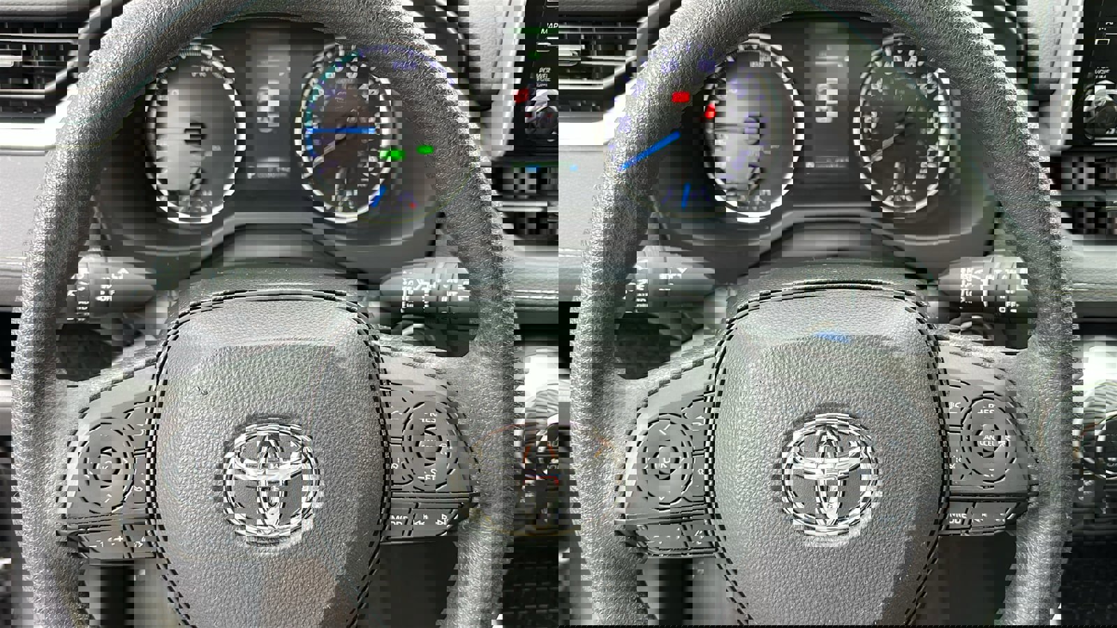 Used 2021 Toyota RAV4 XLE w/ Convenience Package image 12