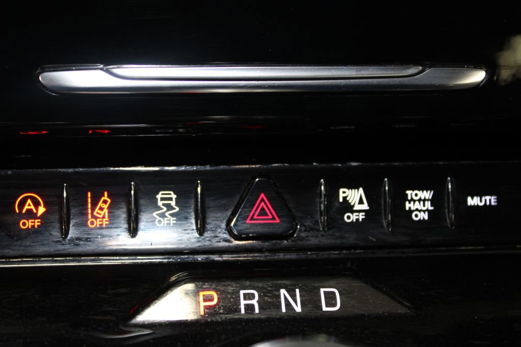 Used 2023 Jeep Wagoneer L Series III w/ Preferred Equipment Group image 62