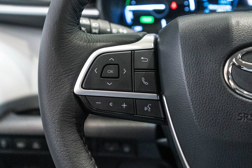 Certified 2025 Toyota Sienna XLE w/ XLE Plus Package FWD image 18
