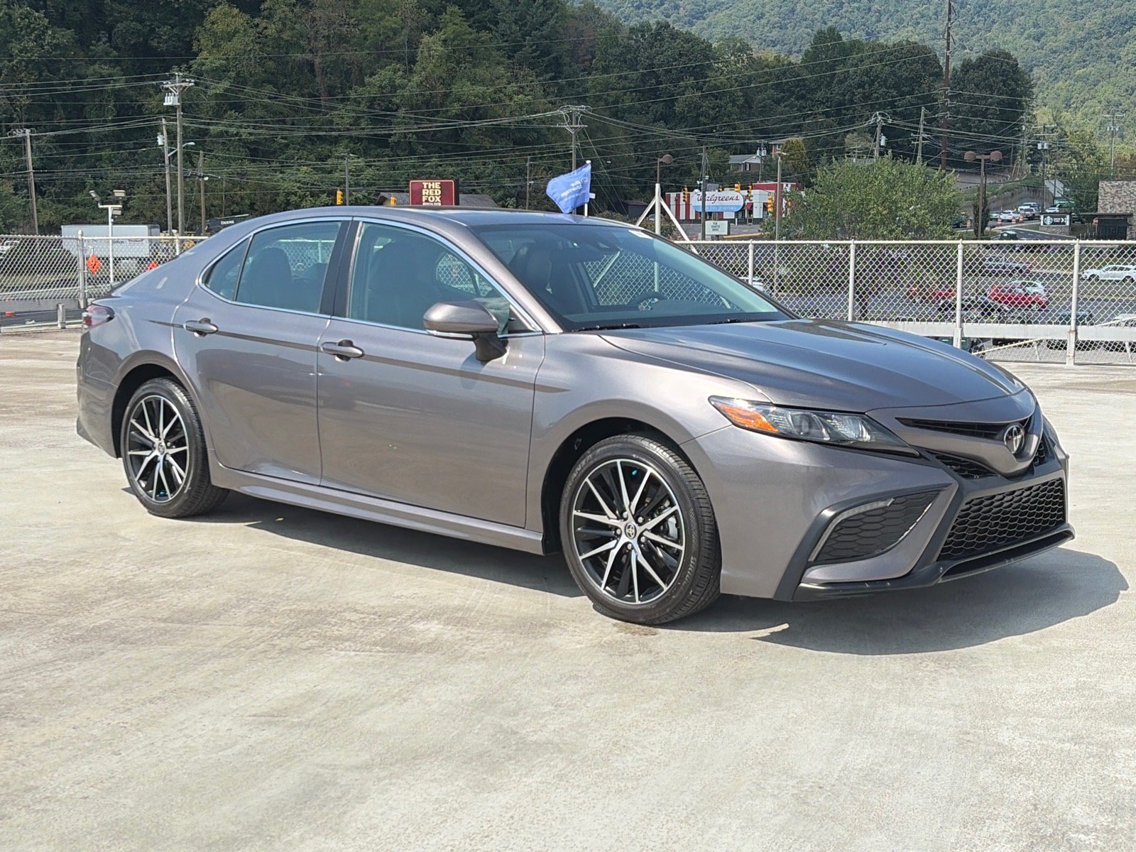 Used 2024 Toyota Camry SE