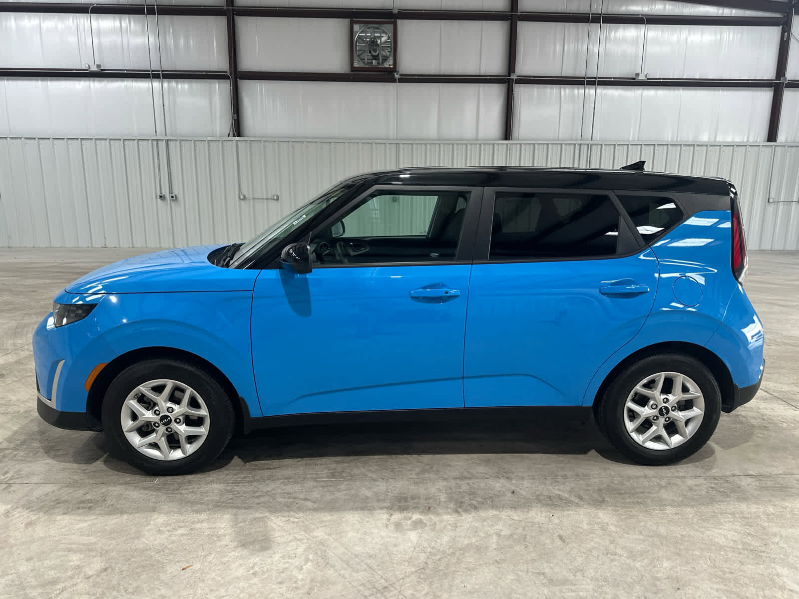 Used 2025 Kia Soul S FWD image 2