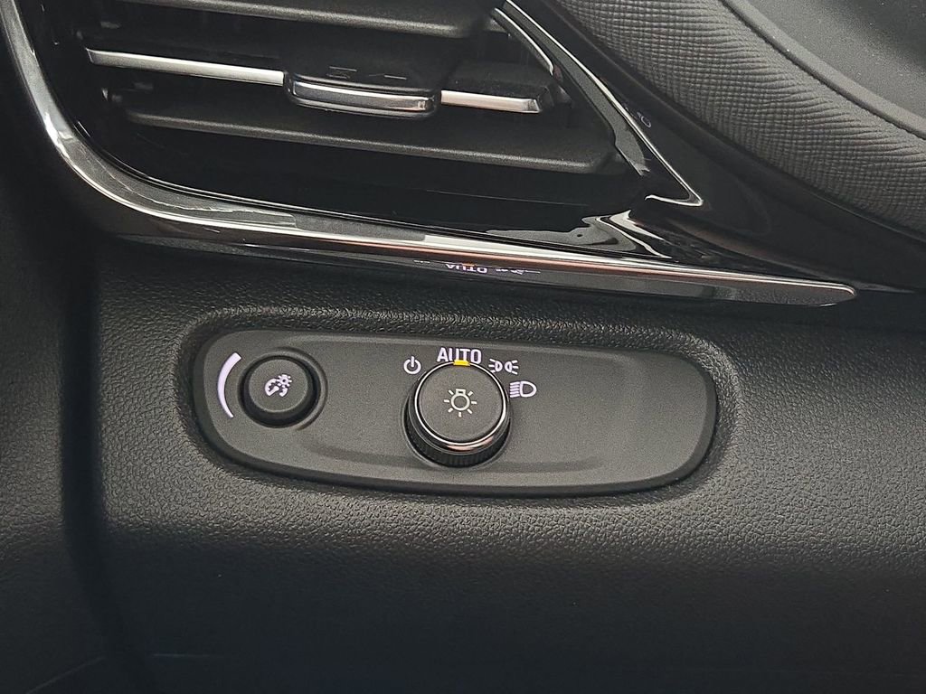 Certified 2025 Buick Envista Sport Touring FWD image 23