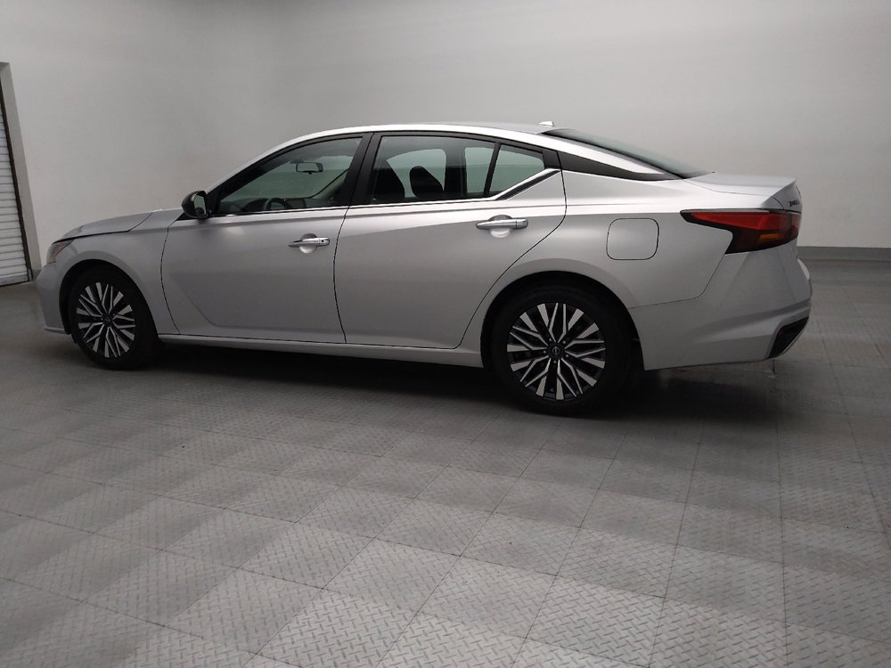 Used 2024 Nissan Altima 2.5 SV image 3