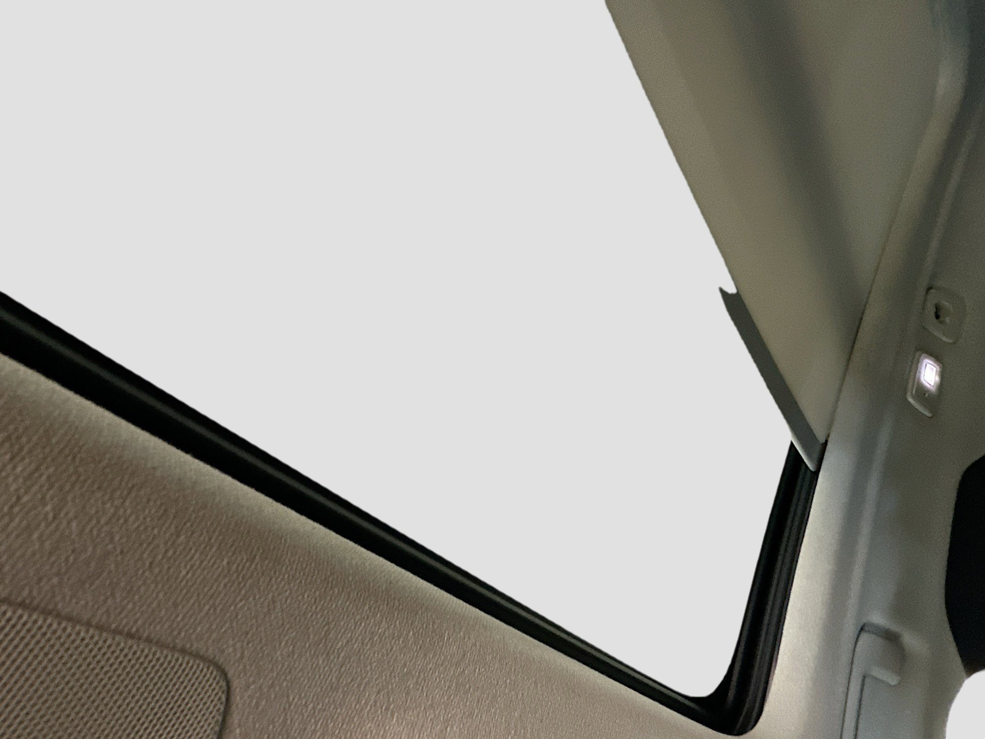 Used 2025 Volvo XC40 B5 Plus image 27