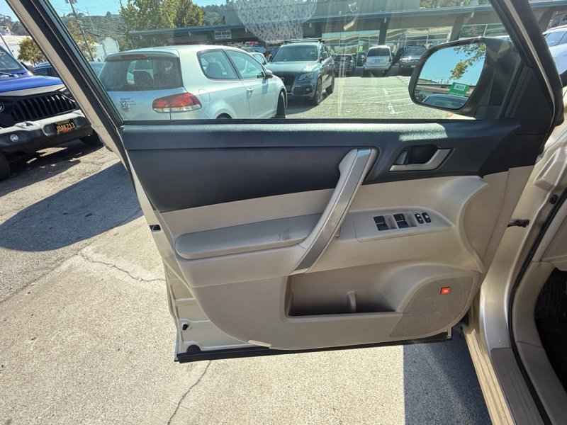 Used 2011 Toyota Highlander SE image 9