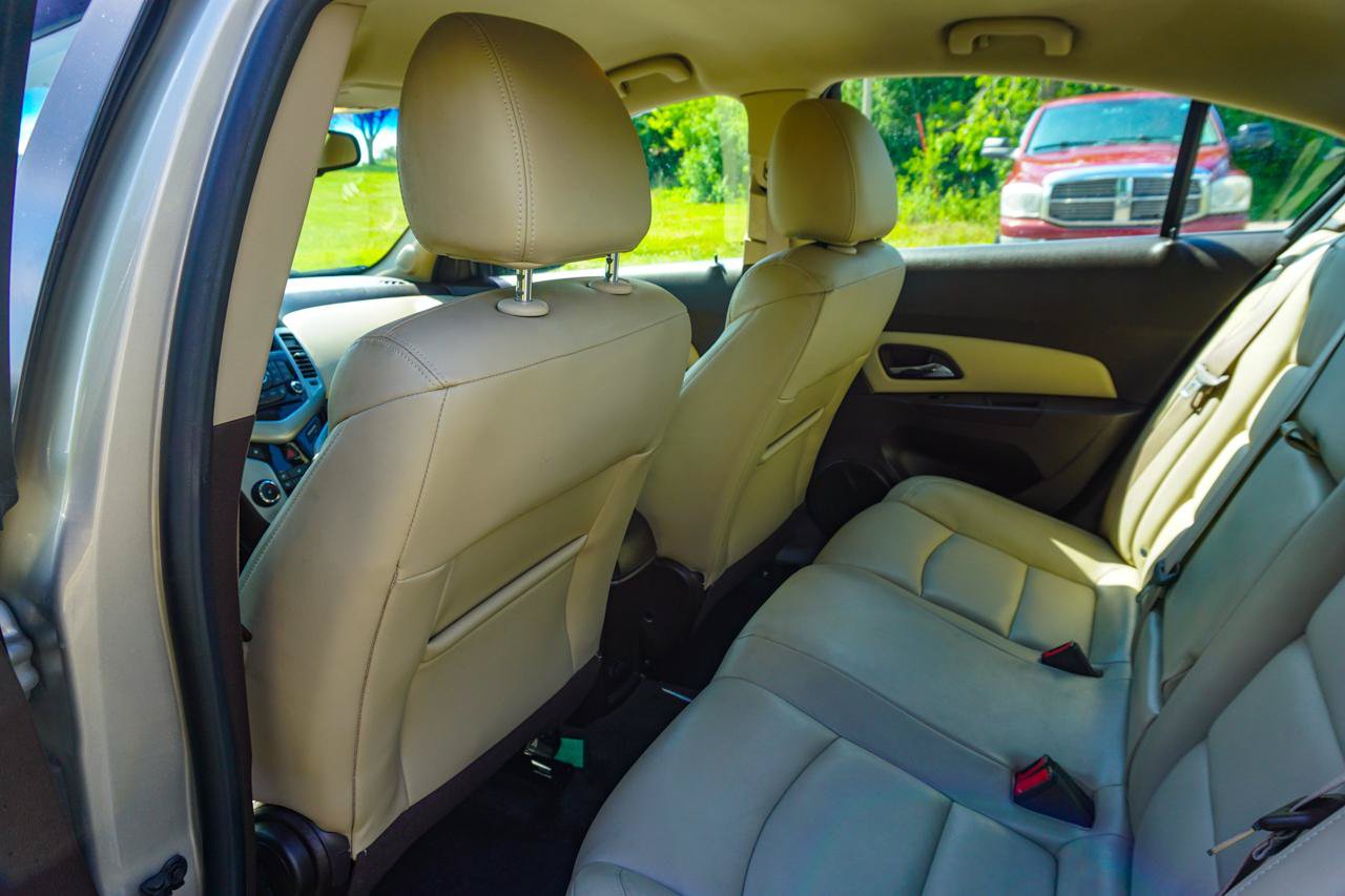 Used 2014 Chevrolet Cruze LT FWD image 18
