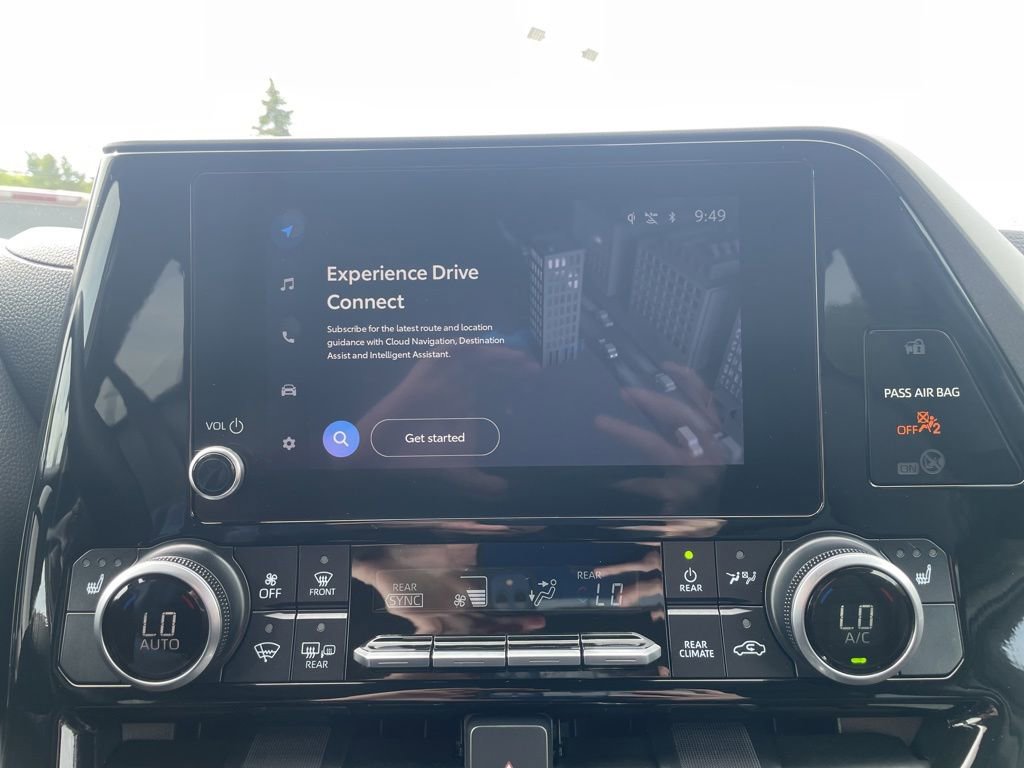 Used 2024 Toyota Highlander XLE AWD/4WD image 18