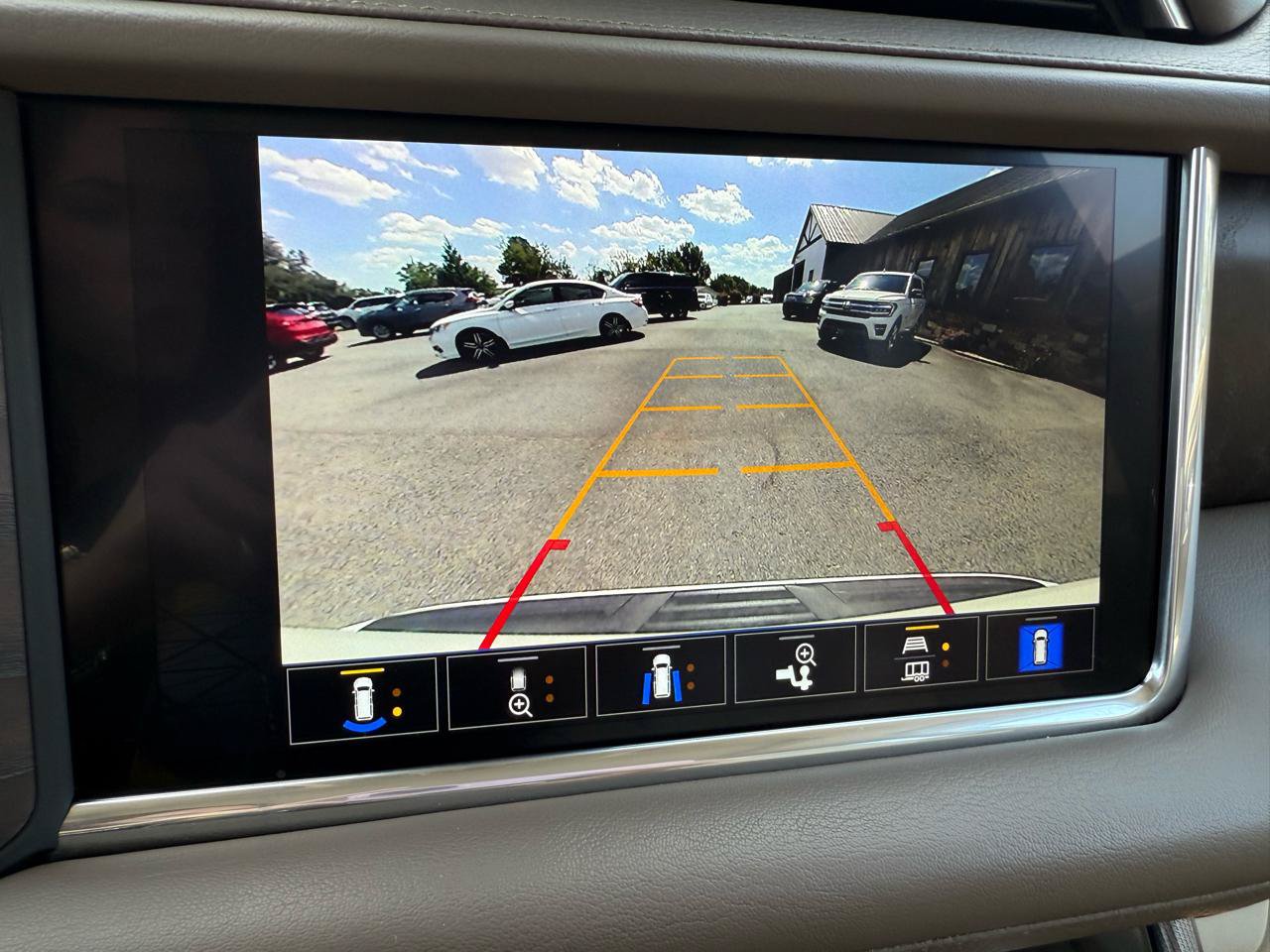 Used 2023 GMC Yukon Denali RWD image 42