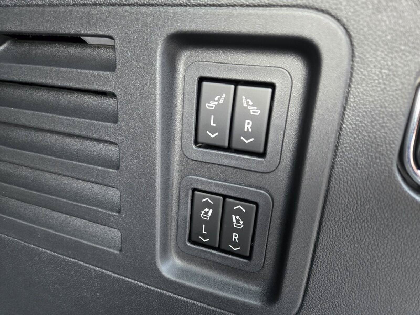 New 2026 GMC Acadia Denali w/ Super Cruise Package FWD image 8