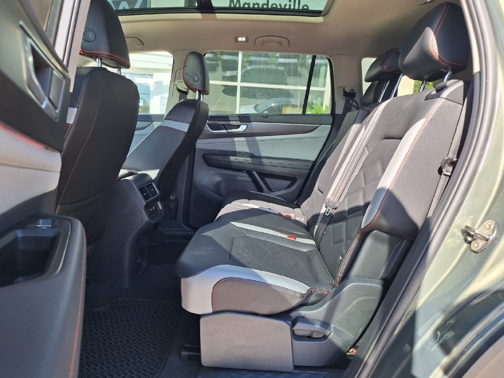 Used 2025 Volkswagen Atlas Peak Edition SE AWD/4WD image 12
