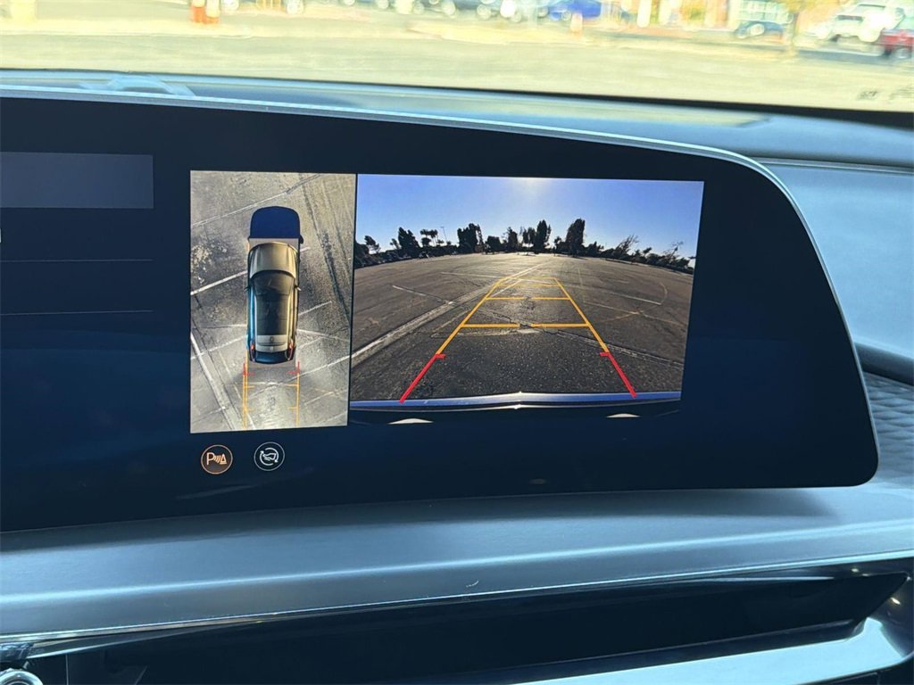 Used 2025 Cadillac Lyriq Luxury image 14