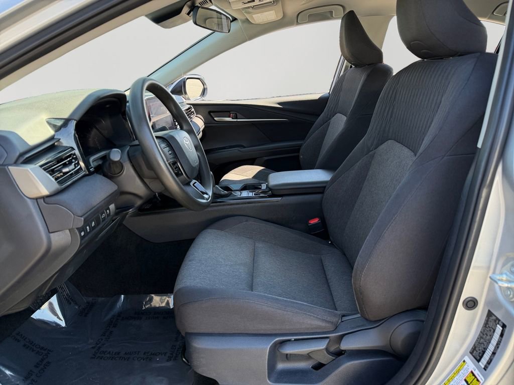 Used 2025 Toyota Camry LE FWD image 15