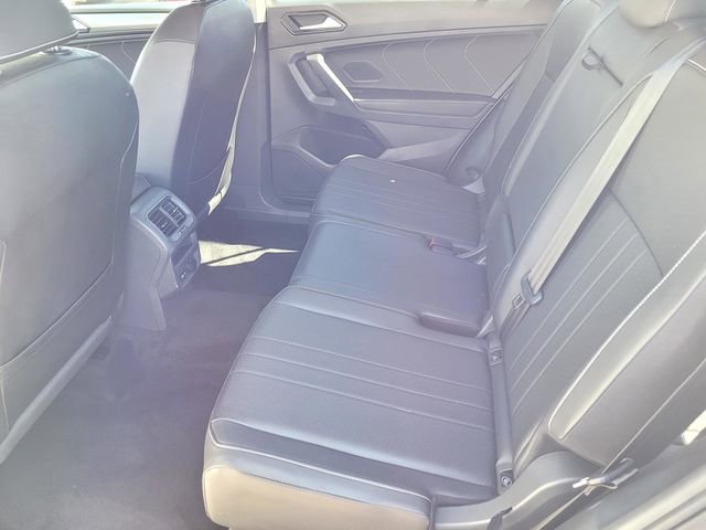 Used 2023 Volkswagen Tiguan SE image 12