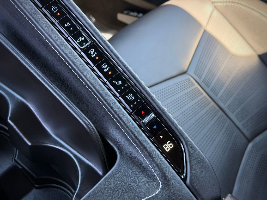 Used 2025 Chevrolet Corvette Stingray Premium Cpe w/ 3LT image 33