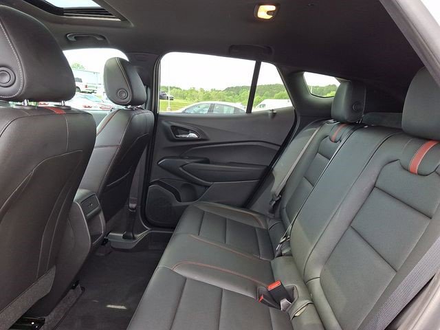 Certified 2025 Chevrolet Trax RS w/ Sunroof Package FWD image 7