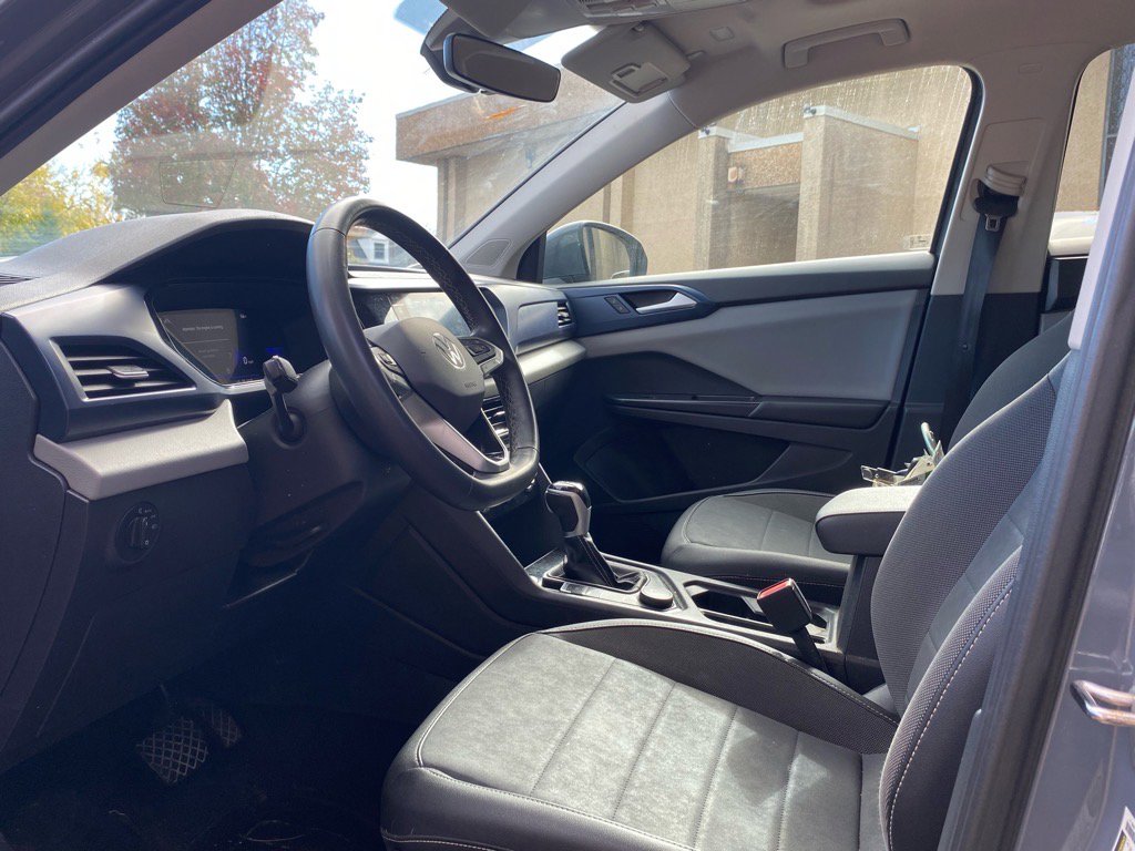 Certified 2023 Volkswagen Taos SE w/ Panoramic Sunroof Package image 11