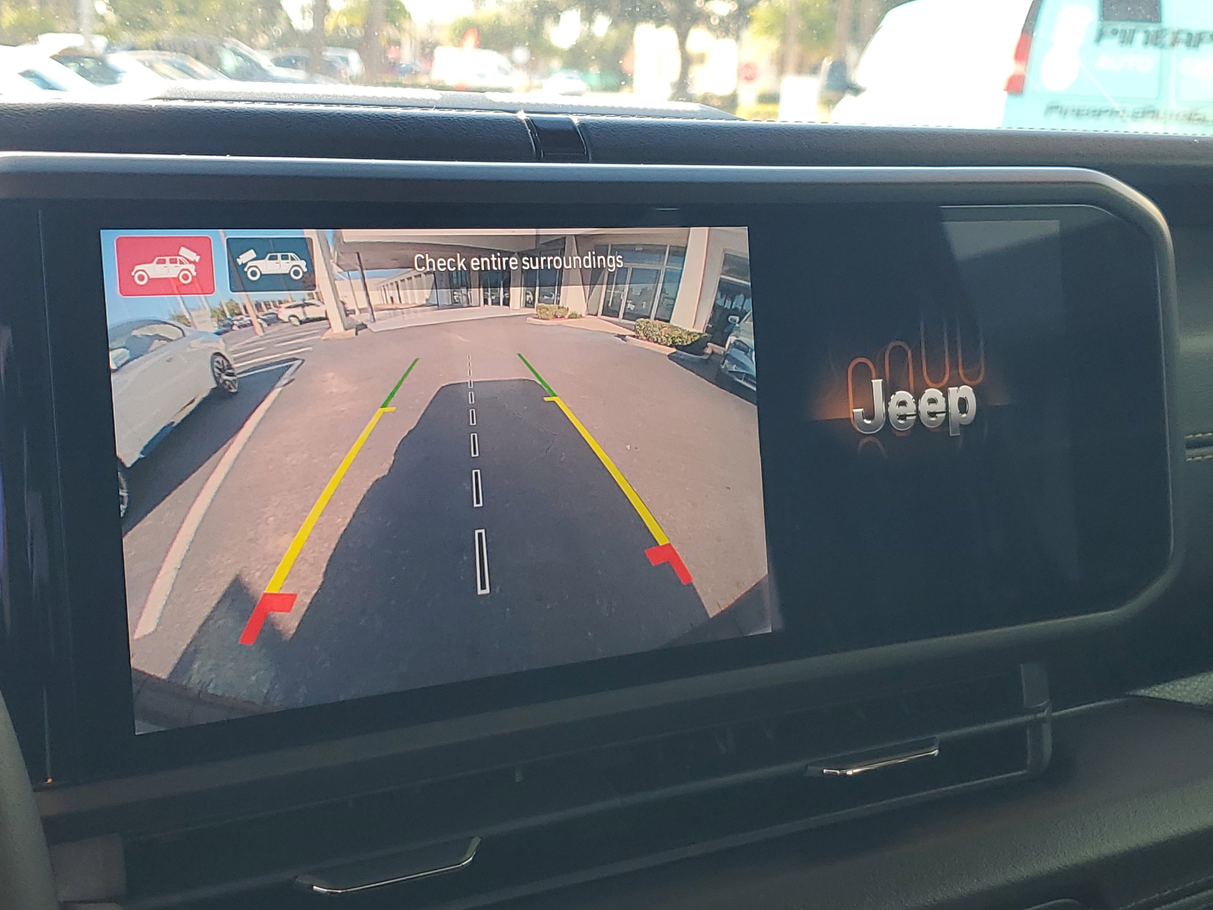 Used 2025 Jeep Wrangler Sahara image 23