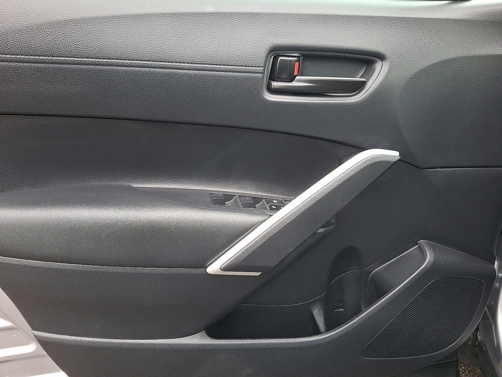 Used 2025 Toyota Corolla Cross AWD Hybrid image 13