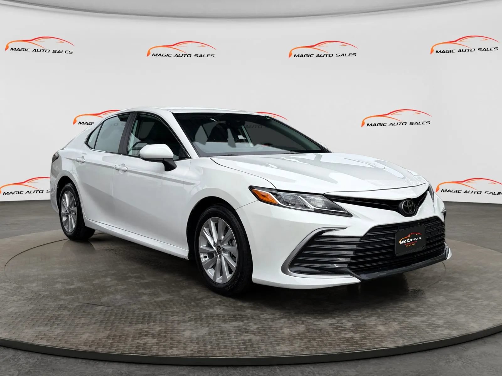 Used 2024 Toyota Camry LE AWD/4WD image 5