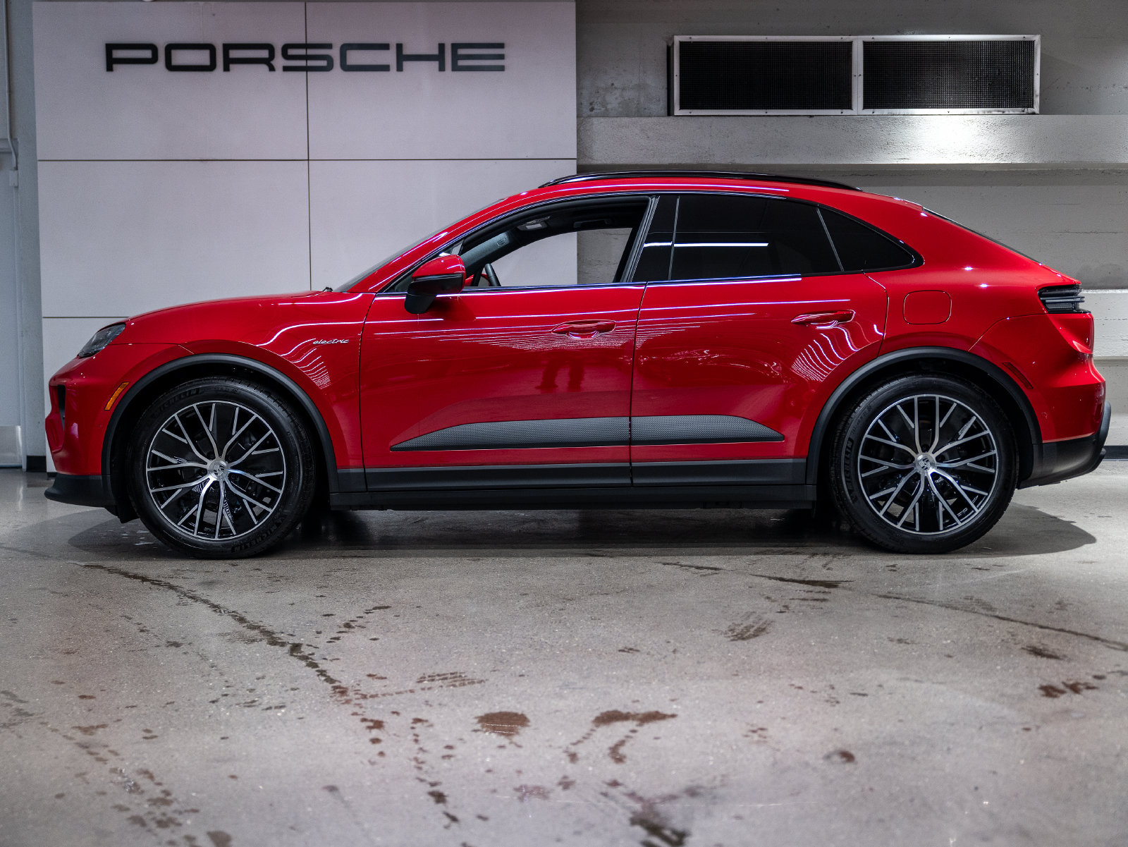 New 2026 Porsche Macan 4 Electric AWD/4WD image 2